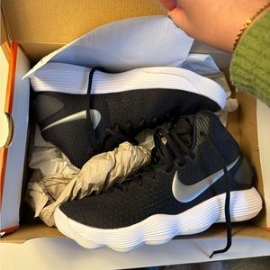 Never before worn women’s black hyperdunk nike basketball sneakers.